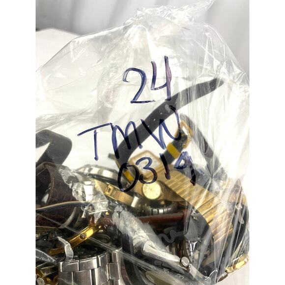 Lot Of 24 Vintage Assorted Watches For Repair Need New Batteries Untested Modern - Picture 13 of 13